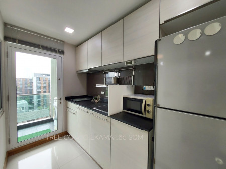 ขาย คอนโด Corner 2 bedrooms near BTS Ekkamai Tree Condo เอกมัย 60 ตรม. very good location and private