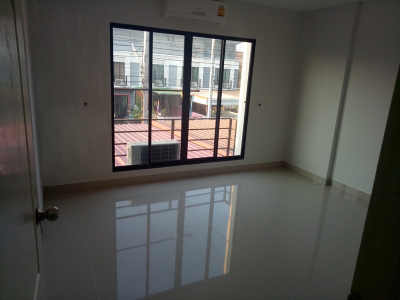 Townhouse for rental ให้เช่า ทาวน์เฮาส์พร้อมอยู่