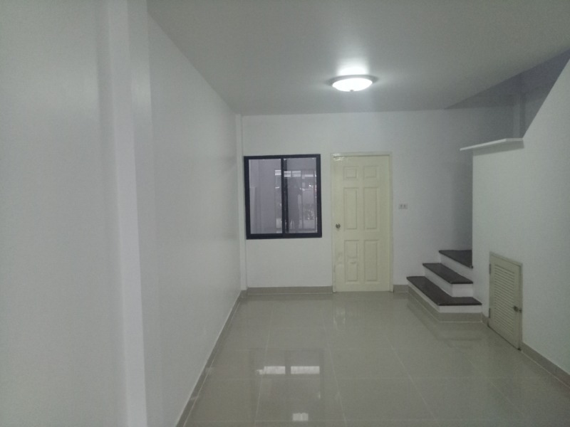 Townhouse for rental ให้เช่า ทาวน์เฮาส์พร้อมอยู่