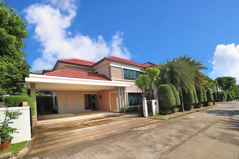 บ้าน  แกรนด์บางกอกบูเลอวาร์ด ราชพฤกษ์-รัตนาธิเบศร์  4นอน 22500000 บาท. ใกล้กับ MRT ท่าอิฐ ส ว ย นนทบุรี