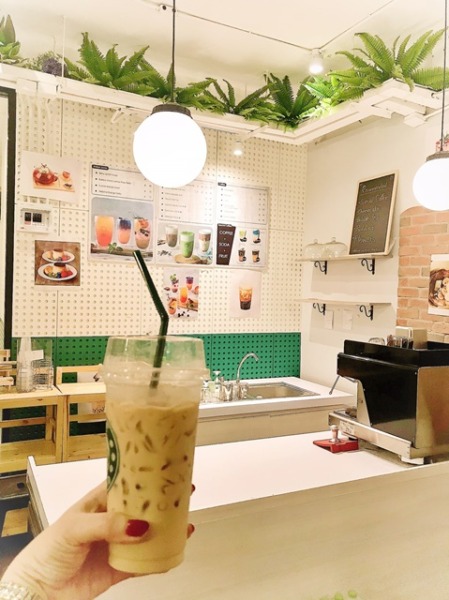 BTS อโศก  50ม.  MRT สุขุมวิท เพชรบุรี ให้เช่า Shop หรือ ร้านกาแฟ 60ตรม. พร้อมดำเนินการ