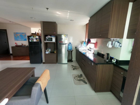 Hot Deal  Lake Green Condominium  ( สุขุทวิท 8 ) โควต้าต่างชาติว่าง 1 ห้อง