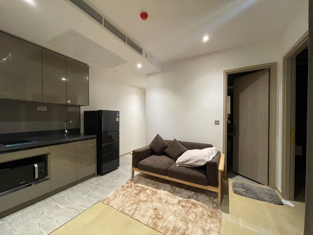 Partly decorated room, located in new CBD area, where you can live with luxury styles. Ready to move-in