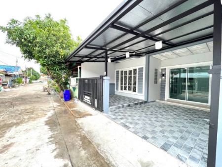 ขาย ทาวน์โฮม หมู่บ้านบัวทอง4 80 ตรม. 18 ตร.วา บ้าน Renovate พร้อมยื่นBank