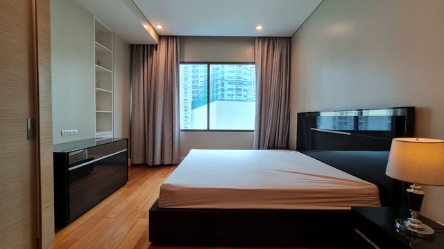 Condo Bright Sukhumvit 24 near BTS Phrom Phong, department stores, schools and hospitals