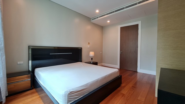 Condo Bright Sukhumvit 24 near BTS Phrom Phong, department stores, schools and hospitals