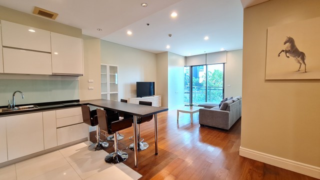 Condo Bright Sukhumvit 24 near BTS Phrom Phong, department stores, schools and hospitals.