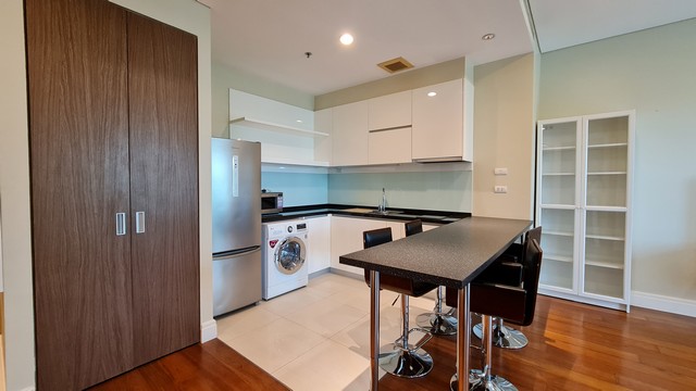 Condo Bright Sukhumvit 24 near BTS Phrom Phong, department stores, schools and hospitals.