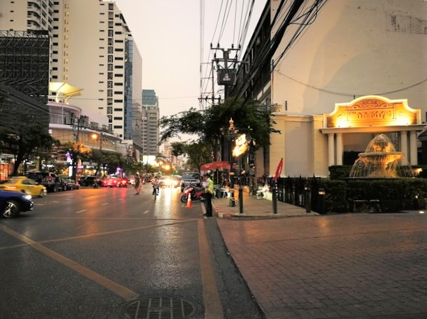 ขายให้เช่าบ้าน กลางกรุง  บริทติช ทาวน์ ทองหล่อ(BRITISH TOWN – THONGLOR) อยู่ติดถนนใหญ่ทองหล่อ 14