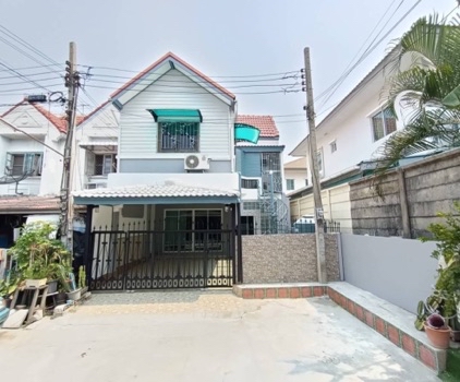 ขาย ทาวน์โฮม หมู่บ้านเต็มรัก 120 ตรม. 28 ตร.วา บ้าน Renovate หลังริมพร้อมยื่น Bank