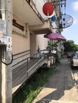 ขายด่วน : ห้องชุด บ้านเอื้ออาทร โครงการวัดพระเงิน บางกรวย นนทบุรี .