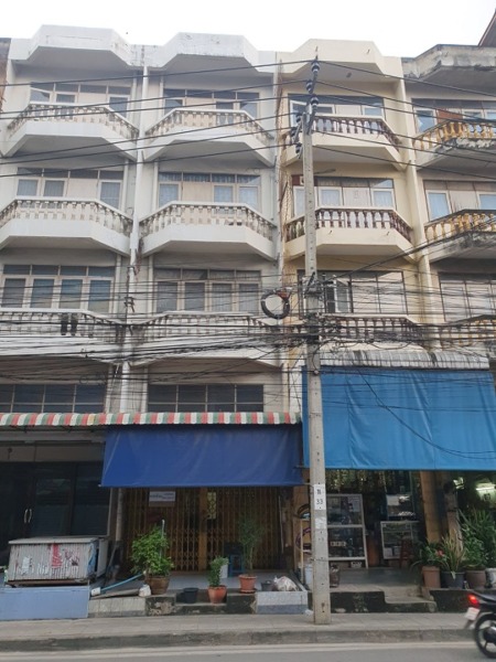 ขายอาคารพาณิชย์ 4 ชั้นครึ่ง ติดถนนกำนันแม้น ฝั่งศาลธนบุรี (ซอยเอกชัย36)