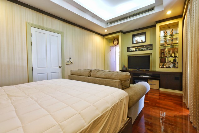 บ้าน นาราสิริ วงแหวน-สาทร 4BR3BATHROOM 18900000 BAHT.   Special Stock