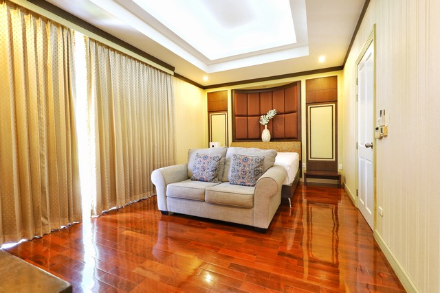 บ้าน นาราสิริ วงแหวน-สาทร 4BR3BATHROOM 18900000 BAHT.   Special Stock