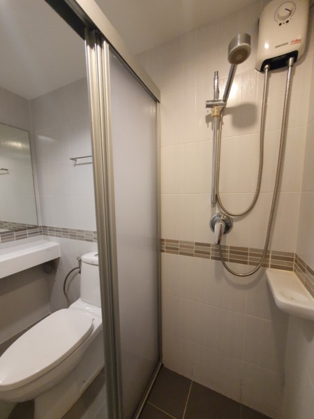 ID :  LP-SH  B-1704  พี่ไก่ ต้องการให้เช่า Condo. ลุมพินี เพลส ศรีนครินทร์ – หัวหมาก สเตชั่น Lumpini Place Srinakarin – Huamark Station ใกล้กับ รถไฟฟ้า BTS อ่อนนุช 11000 B. 1Bedroom1น้ำ 32 SQUARE METER พร้อมเข้าอยู่