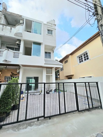 Townhouse – 31 Square Wah 4200000 บ. ใกล้กับ btsแบริ่ง โครตถูก –