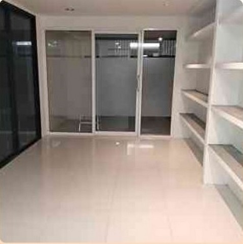 ให้เช่าทาวน์โฮม 4 ชั้น เหมาะทำ Office ย่านวิภาวดี 20  สามารถจดเป็นบริษัทได้  ห่างจากถนนวิภาวดี เพียง 450 เมตร หรือ อยู่อาศัย