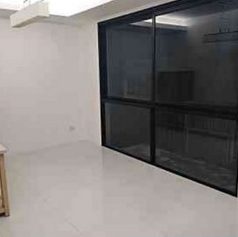 ให้เช่าทาวน์โฮม 4 ชั้น เหมาะทำ Office ย่านวิภาวดี 20  สามารถจดเป็นบริษัทได้  ห่างจากถนนวิภาวดี เพียง 450 เมตร หรือ อยู่อาศัย