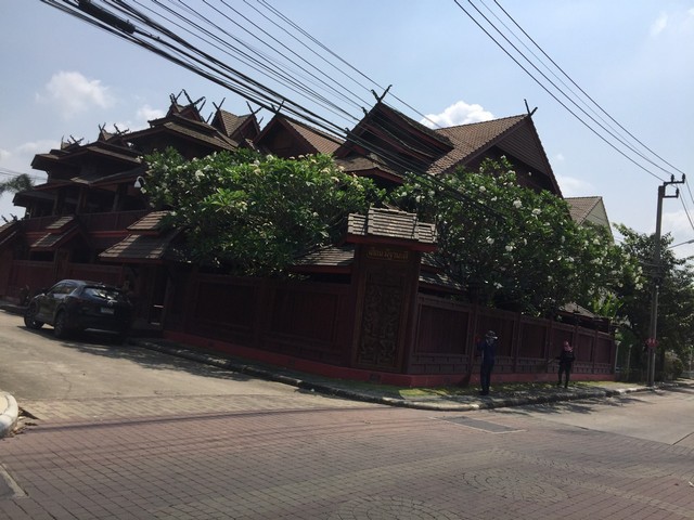 บ้าน บ้านเดี่ยว ทรงไทย พาร์คเวย์ ชาเล่ต์ รามคำแหง 190/1 ใหญ่ 168 ตรว. 7BR0Bathroom ใกล้ บิ๊กซีรามคำแหง ราคา-ถูก