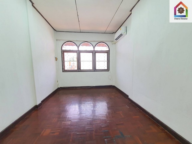 2166 FOR RENT บ้าน หมู่บ้านสี่ไชยทอง 3 ถ.แจ้งวัฒนะ-ปากเกร็ด 24 นนทบุรี  10000 บ. ไม่ไกลจาก ห้างเซ็นทรัล แจ้งวัฒนะ ซื้อไว้มีแต่กำไร