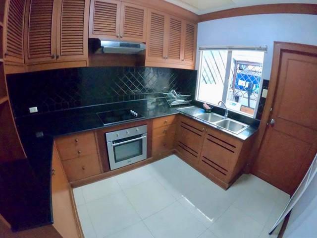 PO1699  ให้เช่า ทาวน์โฮม 4 ชั้น โครงการบ้านกลางกรุง ทองหล่อ สุขุมวิท55 Klang Krung Thonglor การเดินทางสะดวก ทำเลใจกลางเมือง