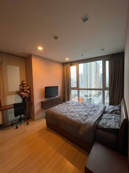 Sky Walk Condominium spacious convenient 11th floor BTS Phra Khanong