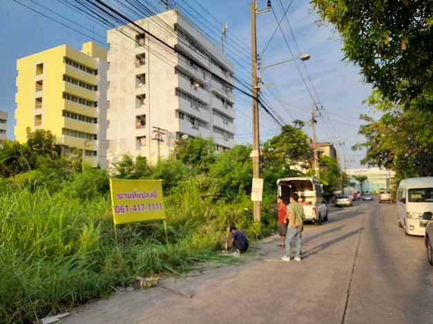 ขายที่ดิน ติดถนนพัฒนาการ78 ใกล้ถนนพัฒนาการตัดใหม่ ถนนเฉลิมพระเกียรติ และถนนอ่อนนุช เข้าซอยเพียง 50 ม. แปลงหัวมุม   ที่ถมนานแล้วเสมอถนน