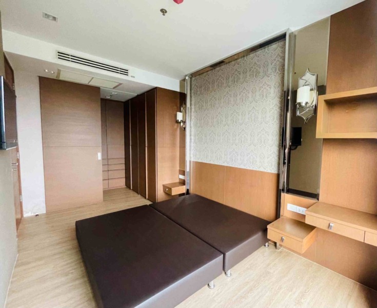 Condo for rent: Ashton Morph 38, 12th floor, fully furnished.