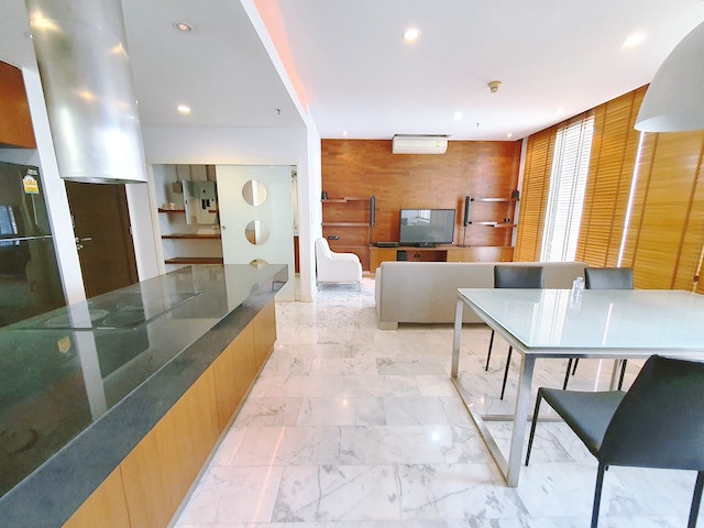Siri Residence Sukhumvit 24 spacious 19th floor BTS Phrom Phong