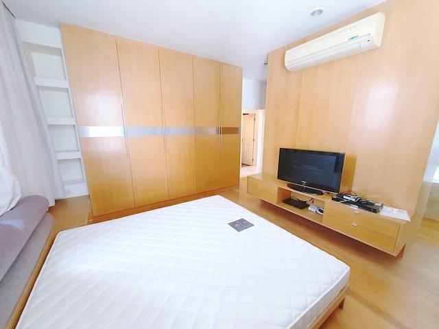 Siri Residence Sukhumvit 24 spacious 19th floor BTS Phrom Phong