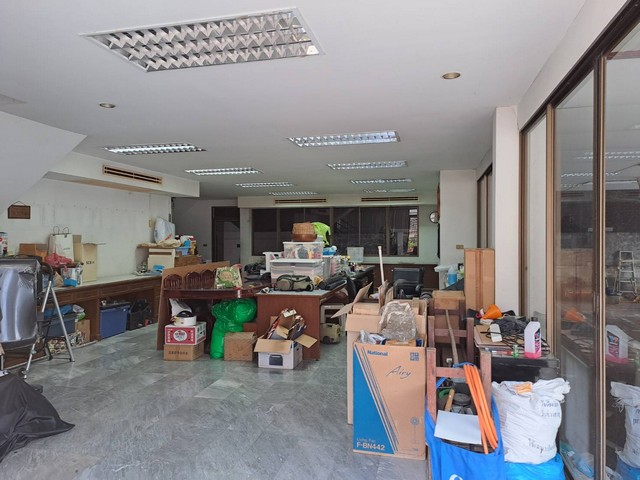 บ้าน หมู่บ้านศรีวรา 0 Rai 1 NGAN 20 sq.wa 4Bedroom 30000000 บาท. ทรัพย์ดี กรุงเทพ