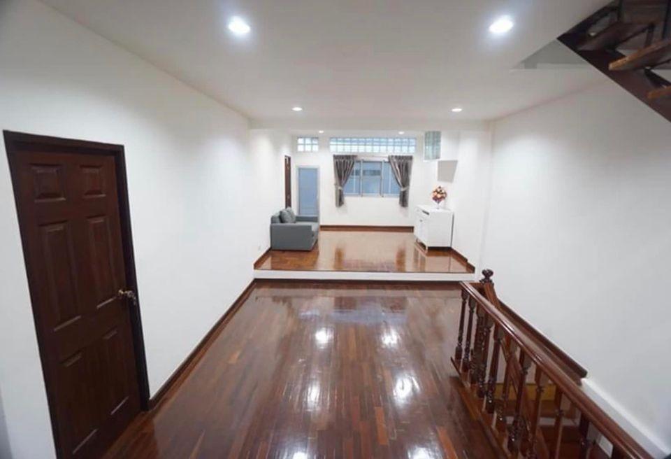 For Rent Town Home ให้เช่าทาวน์โฮม3ชั้น หมู่บ้านอยู่เจริญรัชดาภิเษกซอย3 ใกล้MRTพระราม9