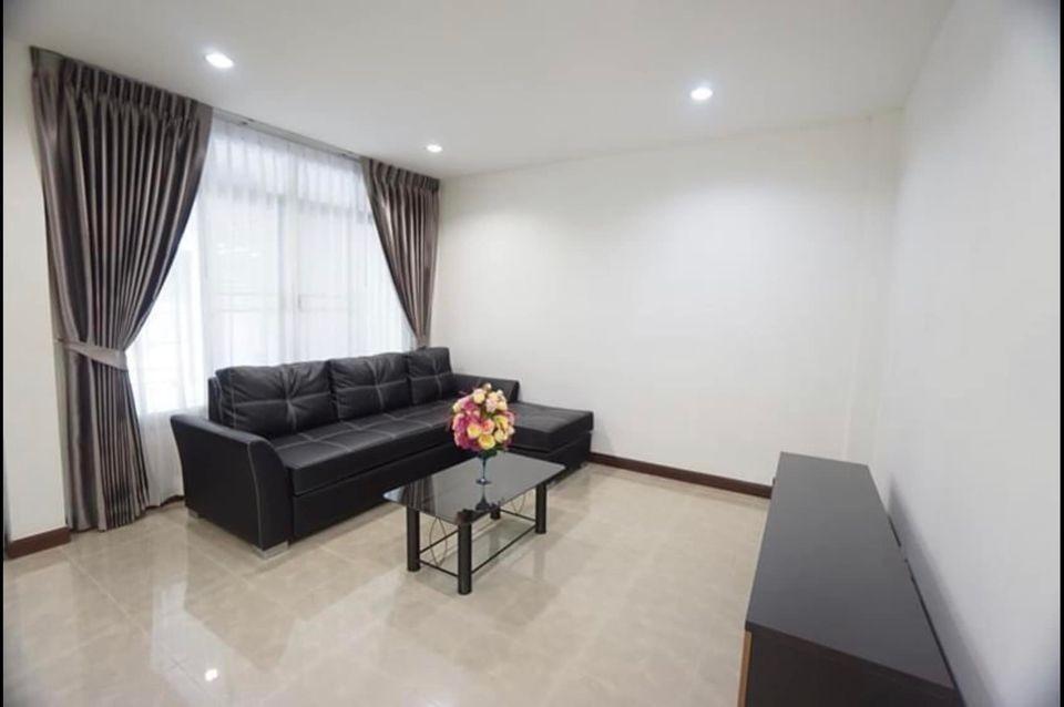 For Rent Town Home ให้เช่าทาวน์โฮม3ชั้น หมู่บ้านอยู่เจริญรัชดาภิเษกซอย3 ใกล้MRTพระราม9