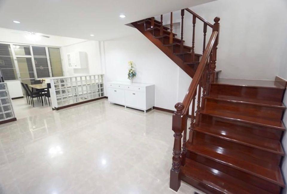 For Rent Town Home ให้เช่าทาวน์โฮม3ชั้น หมู่บ้านอยู่เจริญรัชดาภิเษกซอย3 ใกล้MRTพระราม9