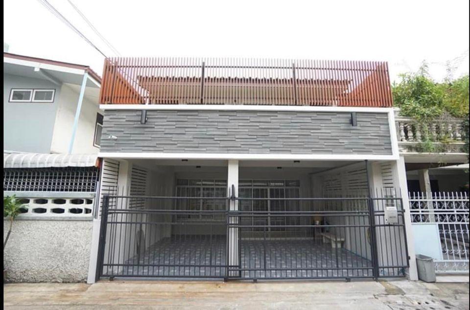 For Rent Town Home ให้เช่าทาวน์โฮม3ชั้น หมู่บ้านอยู่เจริญรัชดาภิเษกซอย3 ใกล้MRTพระราม9