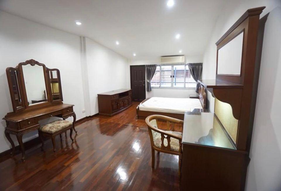 For Rent Town Home ให้เช่าทาวน์โฮม3ชั้น หมู่บ้านอยู่เจริญรัชดาภิเษกซอย3 ใกล้MRTพระราม9