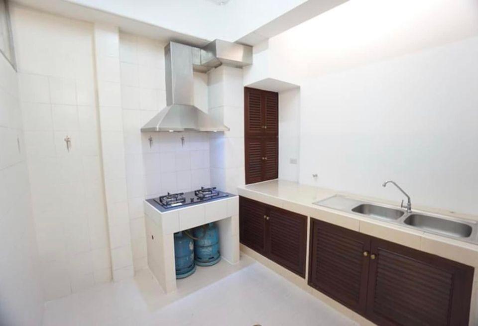 For Rent Town Home ให้เช่าทาวน์โฮม3ชั้น หมู่บ้านอยู่เจริญรัชดาภิเษกซอย3 ใกล้MRTพระราม9