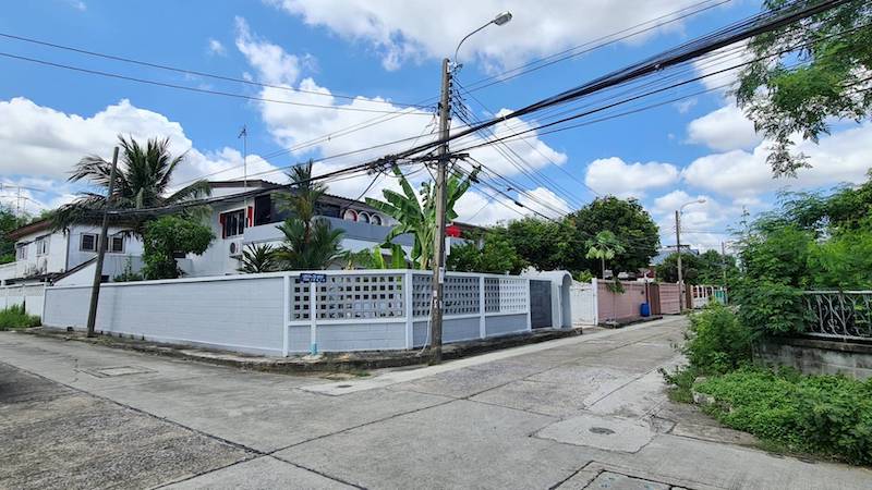 BH2194 ให้เช่าบ้านเดี่ยว หัวมุม 90ตรว. หมู่บ้านเสนานิเวศน์1 มีเฟอร์บางส่วน แอร์ 6ตัว ใกล้นวมินทร์ซิตี้ อเวนิว