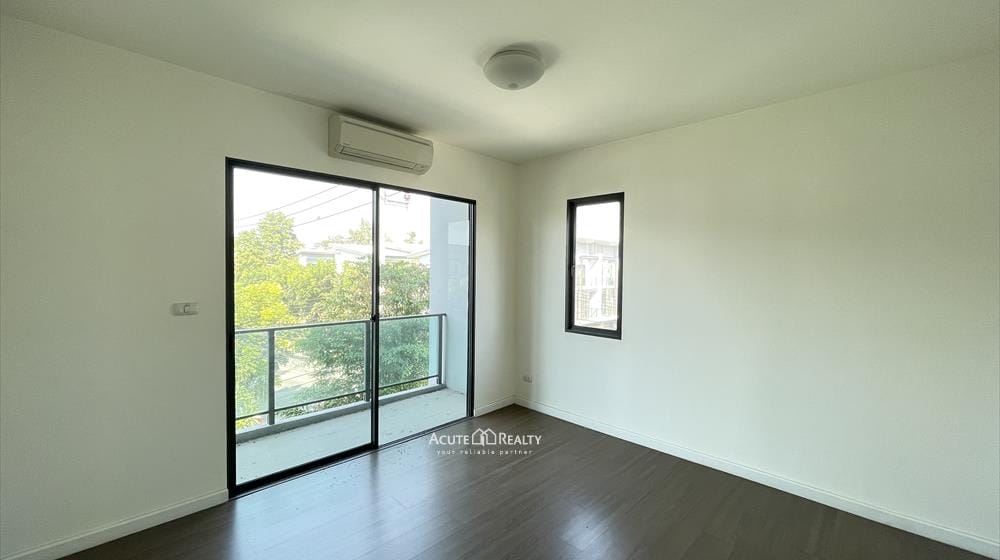 ขายทาวน์เฮ้าส์ 3 ชั้น “ทาวน์อเวนิว เมิร์จ รัตนาธิเบศร์” (บ้านหลังมุม)