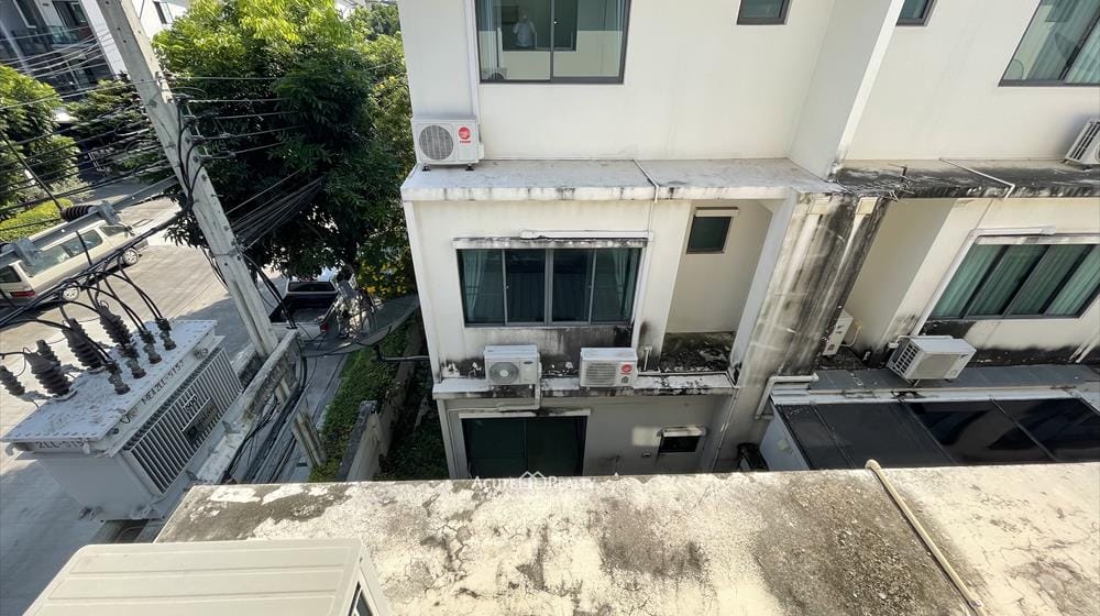ขายทาวน์เฮ้าส์ 3 ชั้น “ทาวน์อเวนิว เมิร์จ รัตนาธิเบศร์” (บ้านหลังมุม)