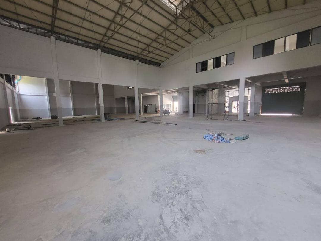 ให้เช่า โรงงาน3 ชั้น  รีโนเวทใหม่  ย่านเทพรักษ์ บางพลี  มีใบ รง.4 พื้นที่ใช้สอย 1,700 ตารางเมตร 3 ห้องน้ำ สภาพเหมือนใหม่