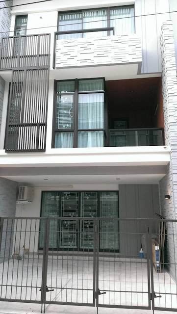 Plex Bangna Km 5 clean safe private spacious BTS อุดมสุข