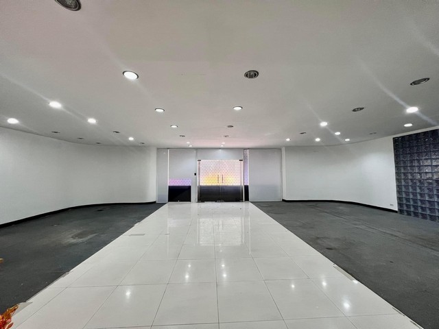 ให้เช่าอาคารพาณิชย์7ชั้น มีลิฟต์  พื้นที่ใช้สอยกว่า 1,050 ตาราเมตร    ใกล้  BTS กรุงธนบุรี  และ Iconsiam