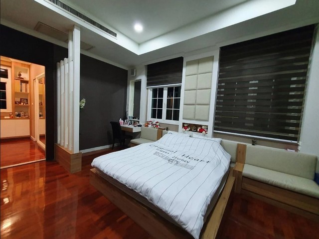 ให้เช่าบ้านเดี่ยวหมู่บ้านนาราสิริ สาทร-วงแหวน 105  ตร.วา 345 ตร.ม 3 ห้องนอน 4 ห้องน้ำ เฟอร์ครบ แอร์ครบ  พร้อมอยู่