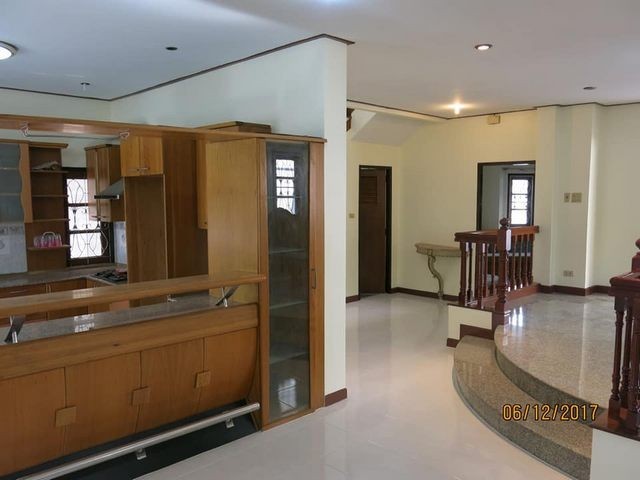 ให้เช่าบ้านเดี่ยวทำออฟฟิสจดทะเบียนได้  58 ตร.ว. ที่จอดรถ4 คัน  5ห้องนอน 3 ชั้น ติดเซ็นทรัลบางนา