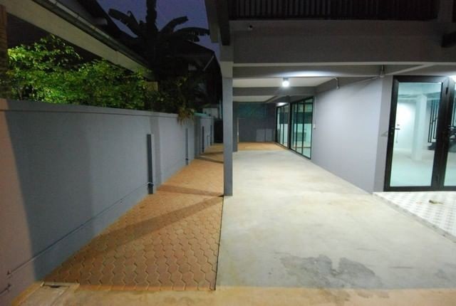 ให้เช่าบ้านในหมู่บ้าน ต.รวมโชคย่านลาดพร้าว โชคชัย4 ลาดพร้าววังหิน ใกล้เลียบด่วน  เหมาะทำออฟฟิศ บ้านStye Loft