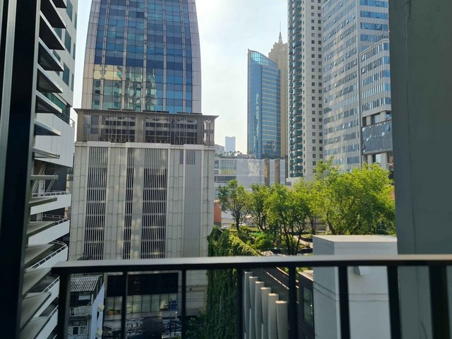 Edge Sukhumvit 23 private clean safe 6th floor BTS Asoke