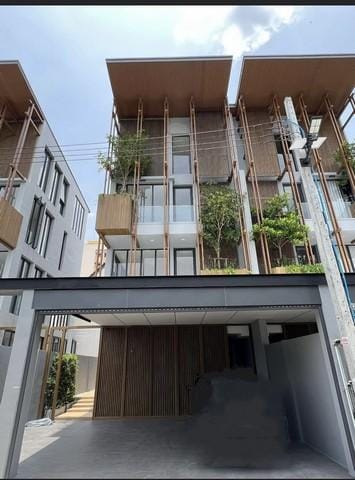 ขายทาวน์โฮม 4 ชั้น ย่านลาดพร้าว 87  ใกล้เซ็นทรัลอีสวิลล์  โครงการสร้างใหม่