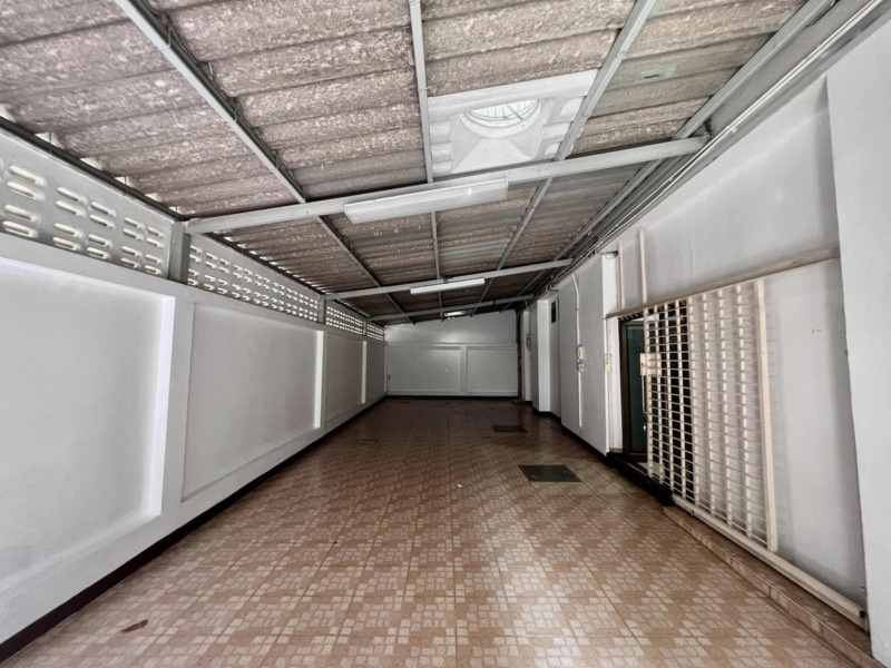 ARCB2305-051 ให้เช่า อาคารพาณิชย์ 7 ชั้น เจริญนคร คลองสาน ใกล้BTSกรุงธนบุรี มีลิฟต์โดยสาร มีที่จอดรถ