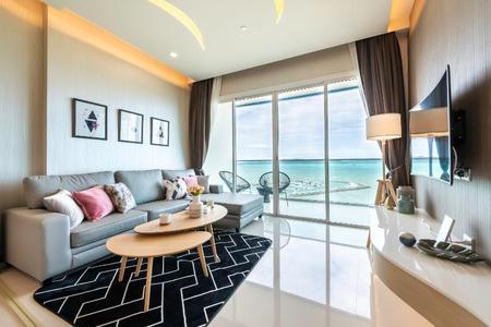 P35CR2112025 Condo For Rent Movenpick Hotel and Residences Phayathai 2 Bedroom Size 82 sqm.